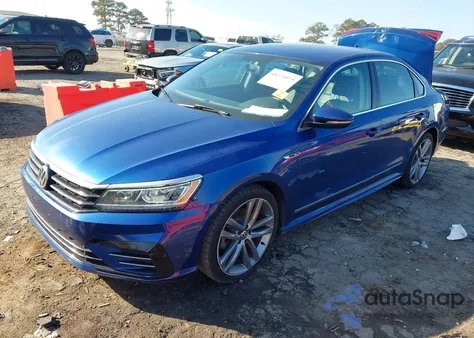 2017 Volkswagen Passat 1.8T R-Line z USA, uszkodzony, nr VIN 1VWDT7A3XHC048994